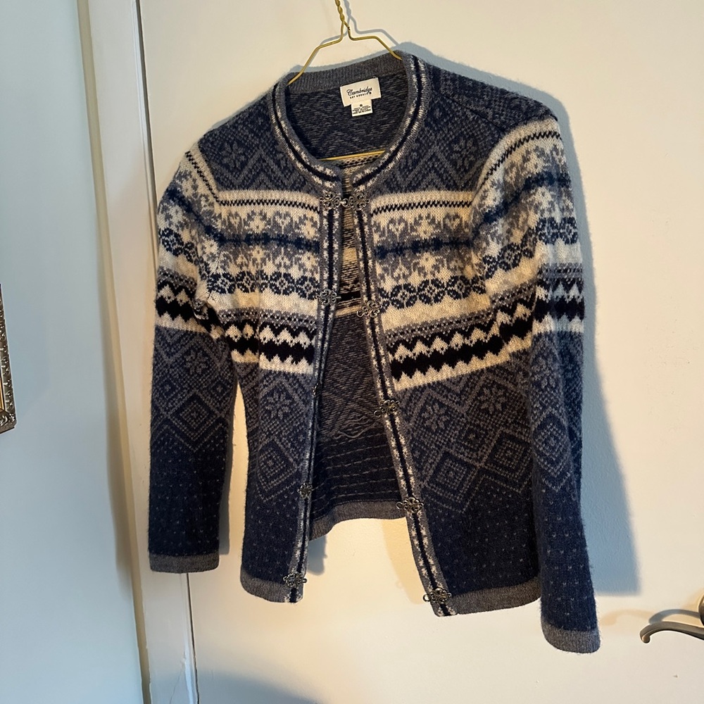 Vintage Women's Navy and White Patterned Sweater - 100% Wool